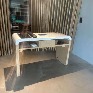 OUTLET Manicure tafel NUUNA (OUTLET Manicure tafel NUUNA)