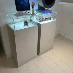 Light display case / outlet (Light display case / outlet)